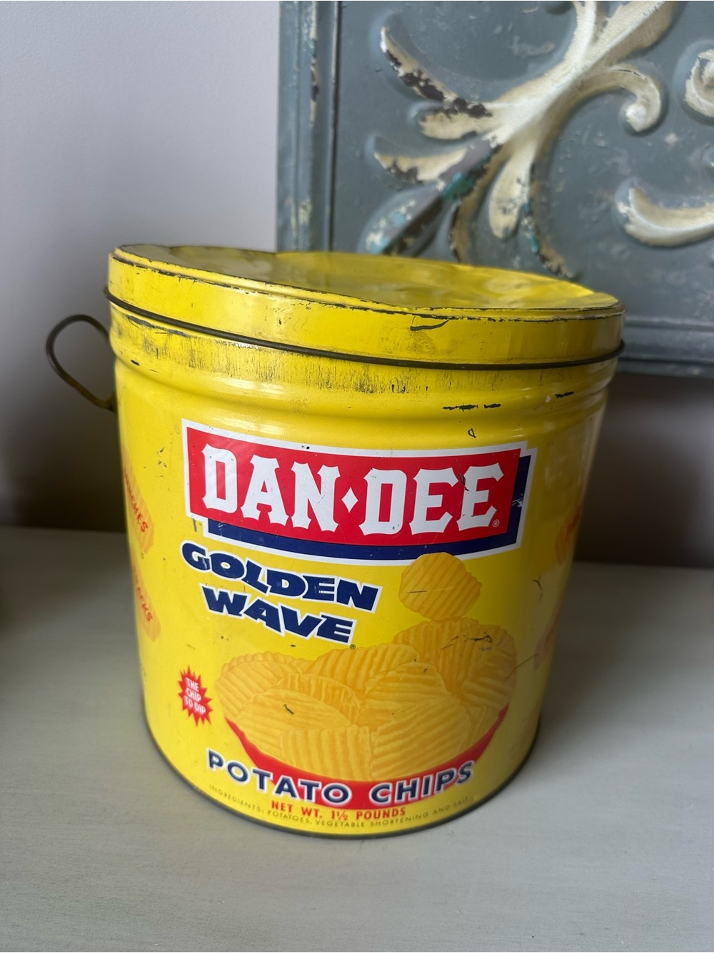 Vintage Dan Dee metal potatoe chip tin container